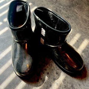 Size 6 women’s UGGs ((Wore Once)